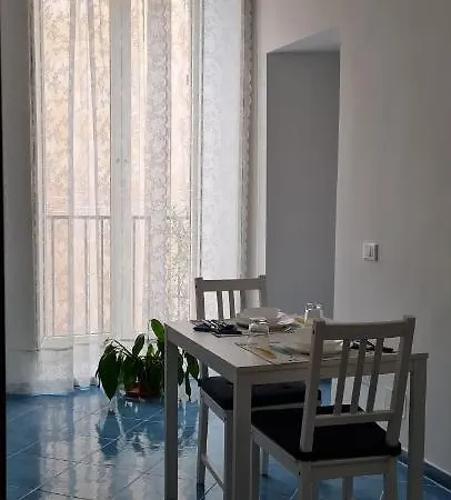 לינה וארוחת בוקר Blu Gardenia *